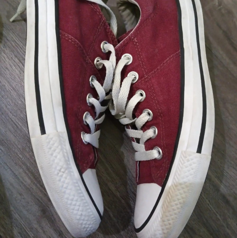 converse - Picture 2 of 6